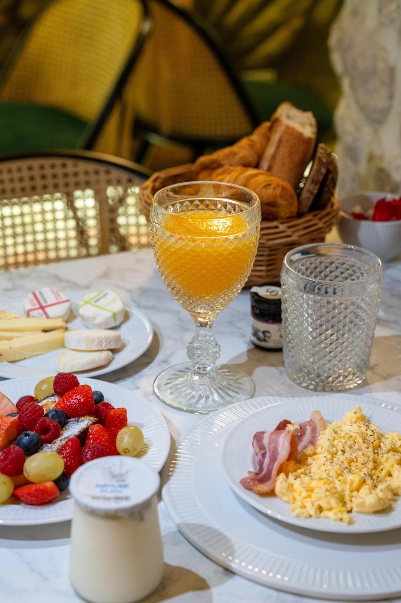 Hotel De Fleurie - Saint-Germain-Des-Pres Париж Екстериор снимка